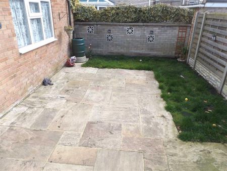 3 bedroom detached house to rent - Photo 4