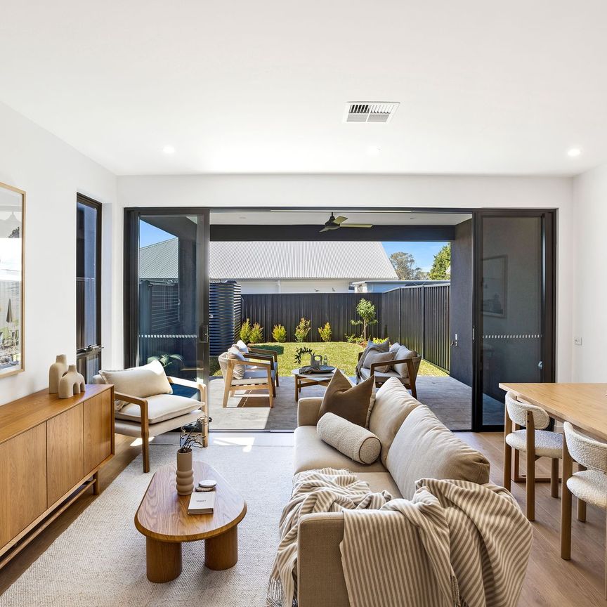 Brand New Stunning Terrace - Photo 1