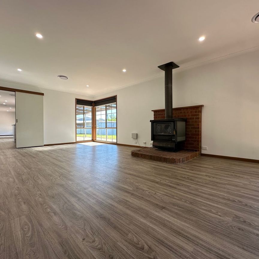 Light-Filled Family Living in Quiet Court Location - Photo 1