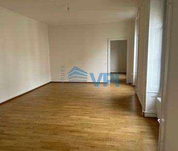 In the heart of Les Bastions, magnificent 3-room apartment on 2nd floo - Photo 3