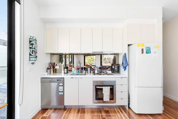 Thinking of selling? Contact our agent - Photo 1