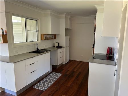 8 Maple Road, Sandy Beach - Photo 3