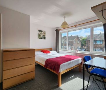 College Road 33 Room 5 - Photo 5