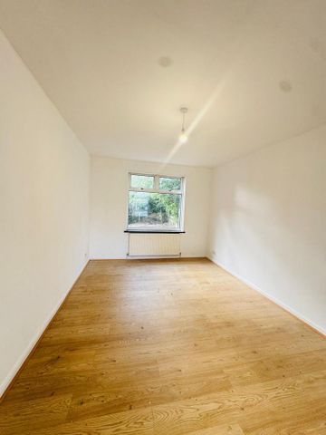 4 bedroom end of terrace house to rent - Photo 4