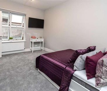 Flat B, St. Michaels Road, Aldershot, Hampshire, GU12 - Photo 2