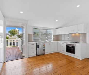 Charming Fully Renovated Queenslander - 3 Bedrooms - Photo 3