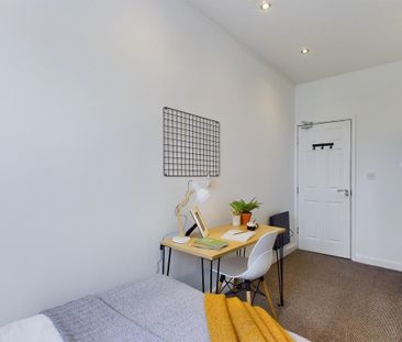 1 bedroom in a house share to rent - Photo 2