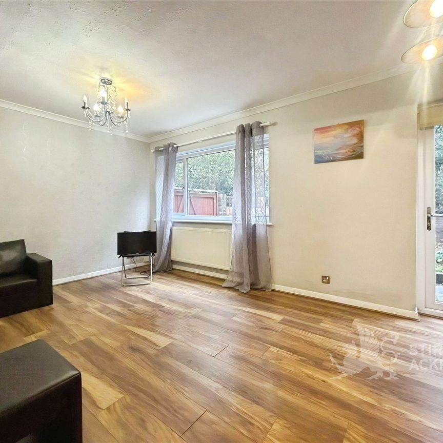 Longleat Square, Farnborough, Hampshire, GU14 7EE - Photo 1