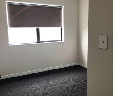 SPACIOUS 4 Bedroom property - Photo 3