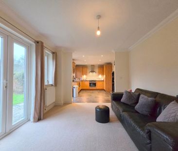 Semi Detached House - Photo 1