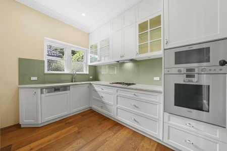 Oversized North Facing Apartment With Harbour Views - Photo 4