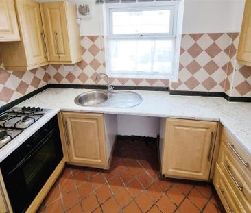 2 Bedroom Maisonette to Rent in Dayton Street, Rushden, Northants, ... - Photo 6