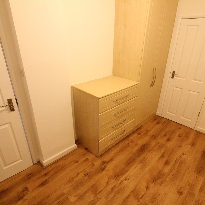 Great West Road, Isleworth - Photo 1