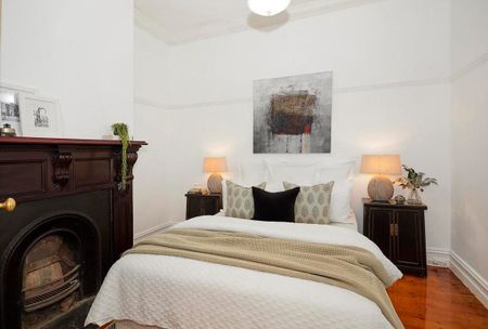 Charming Victorian Cottage with Modern Comforts in Premier Abbotsford Pocket - Photo 4