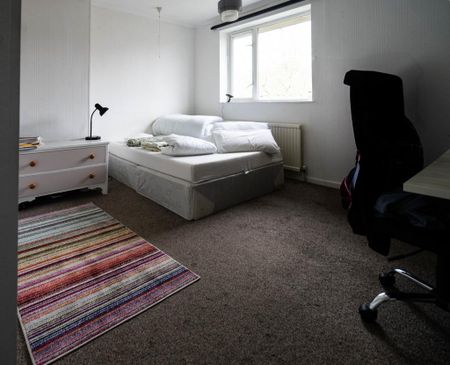 4 bedroom terraced house to rent - Photo 2