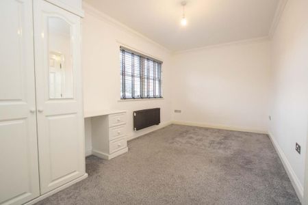 4 bedroom townhouse to rent - Photo 3