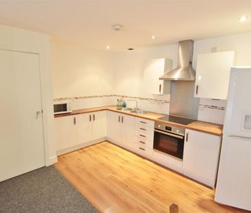 2 bedroom Flat To Let - Photo 6