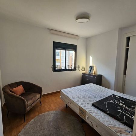 Alquiler de piso en Calle Salitre - Photo 2