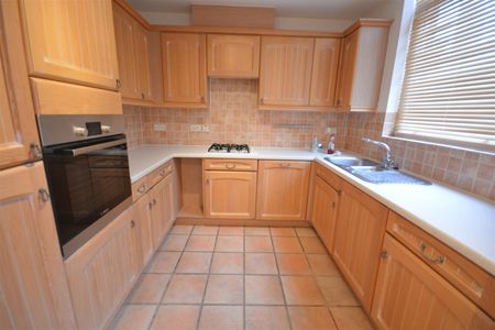 Queen Alexandras Way, Epsom, KT19 7DW - Photo 5