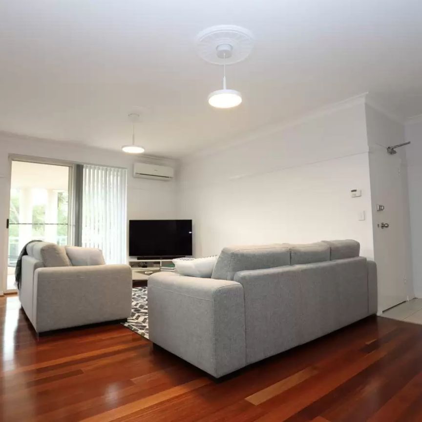 MGM MARTIN – TOP FLOOR 3-BEDROOM APARTMENT - Photo 1