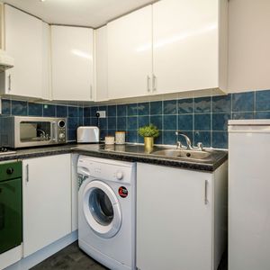 Flat 5, 2 VICTORIA TERRACE Leeds - LS3 1BX - Photo 2