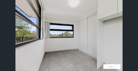 Spacious-Modern Apartment - Photo 5