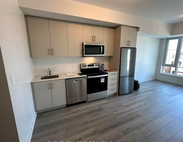 302-1440 clarriage Court - Photo 1