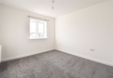 A brand new 3 bedroom house situated in this highly sought within a short distance to the town centre. GCH. Allocated parking space. Unfurnished. - Photo 2