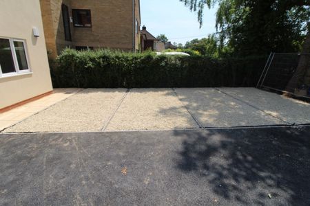 1 bed Apartment - To Let - Photo 5