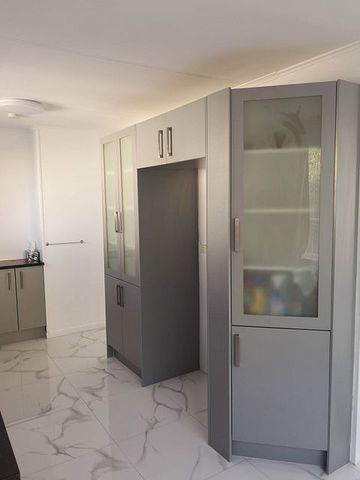 3‑Bedroom Townhouse - Private and convenient - Photo 3