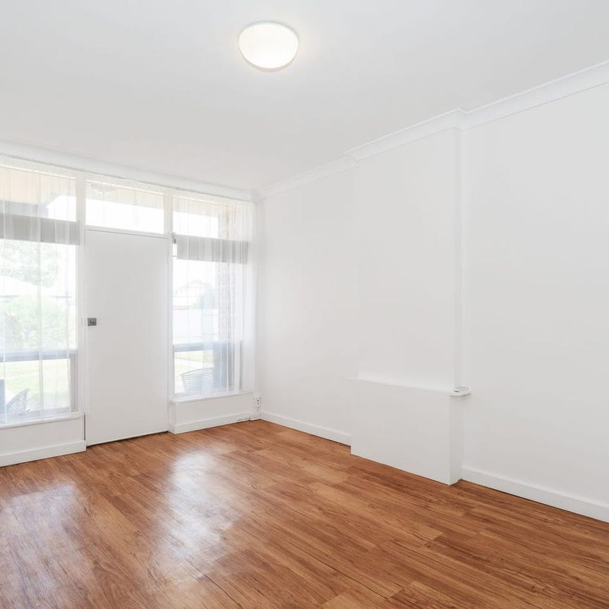 1 Bedroom ground floor walk to beach - Photo 1