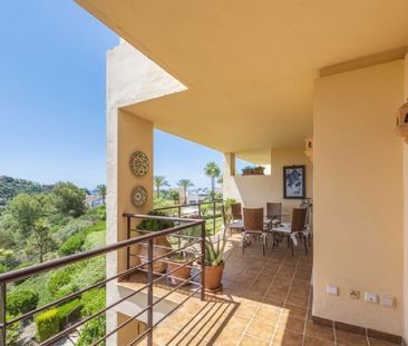 3 Bedroom Apartment For Rent in Benahavís, Málaga - Photo 1