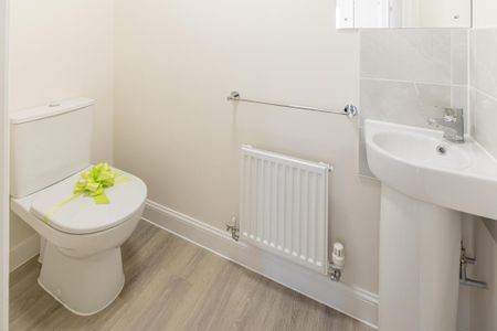 4 bedroom semi-detached house to rent - Photo 3