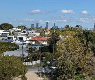 2 BEDROOM APARTMENT WITH CITY VIEWS - Photo 4