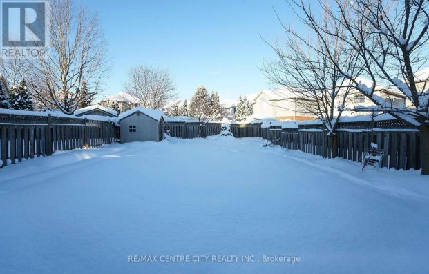 946 WHETHERFIELD STREET W - Photo 1