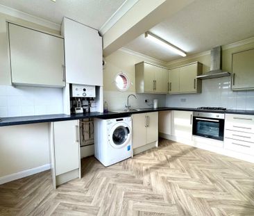 2 bedroom maisonette to rent - Photo 2