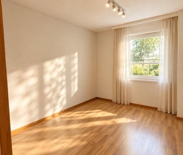 Wohlfühlen in Rebstein: Charmante 4.5-Zimmer-Wohnung mit Sitzplatz - Photo 3