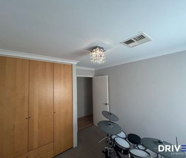 Family Home with Energy-Smart Features in a Quiet Street - Photo 4