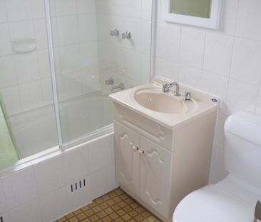 NEAT AND TIDY ONE BEDROOM UNIT IN FANTASTIC LOCATION - Photo 5