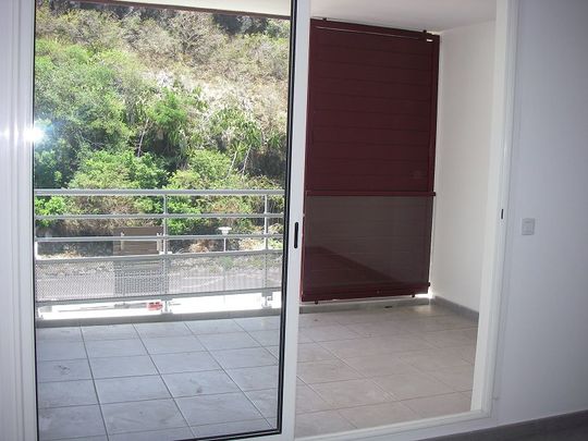 Location Appartement 2 pièces 40m² ST DENIS 97400 - Photo 1