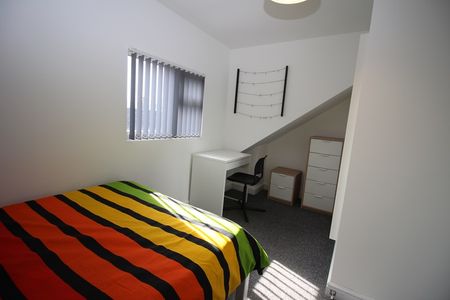 32 Foster Street - Photo 2