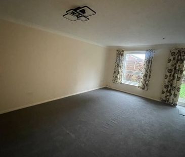 3 Bed Semi-Detached House, Barford Rise, LU2 - Photo 2