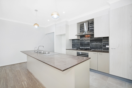 Modern Five Bedroom Family Home Within Riverbank Public School - Photo 5