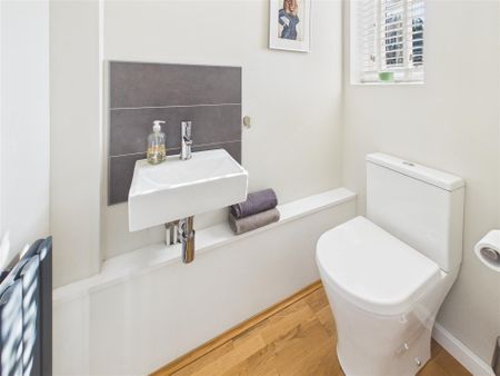 3 bedroom Detached house to rent - Photo 3