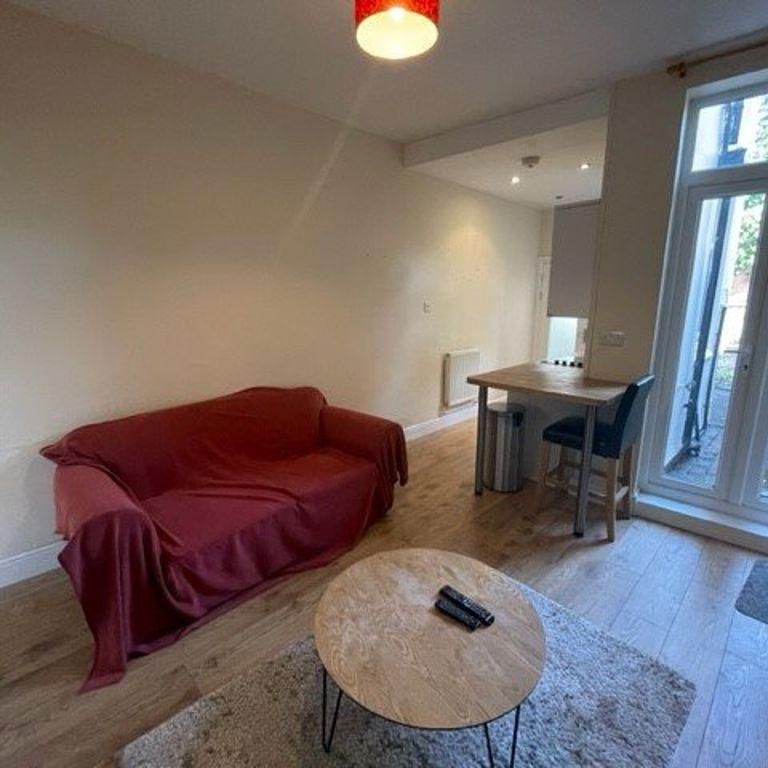 3 bedroom terraced house to rent - Photo 1