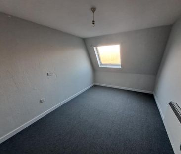 PETERBOROUGH - Photo 2