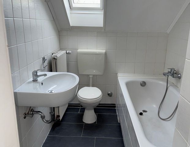 Dachgeschoss-Wohnung in ruhiger Wohnlage. - Photo 1