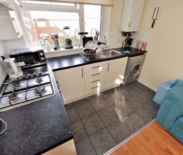 2 bedroom House in Westfield Road, Leeds - Photo 1