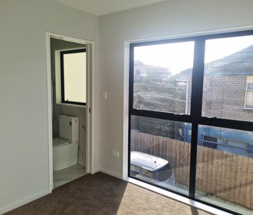 New TH - 3bdm/2bthrm/internal garage plus 1 off street - Photo 2