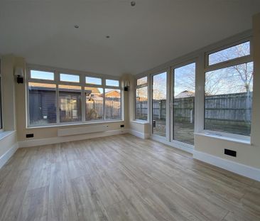 4 bedroom detached house to rent - Photo 2